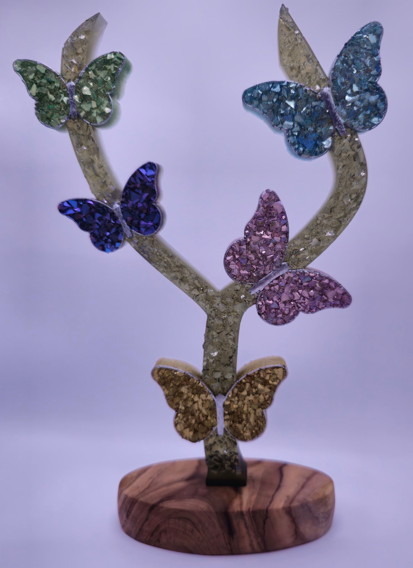 5 papillons sur une branche en effet diamant