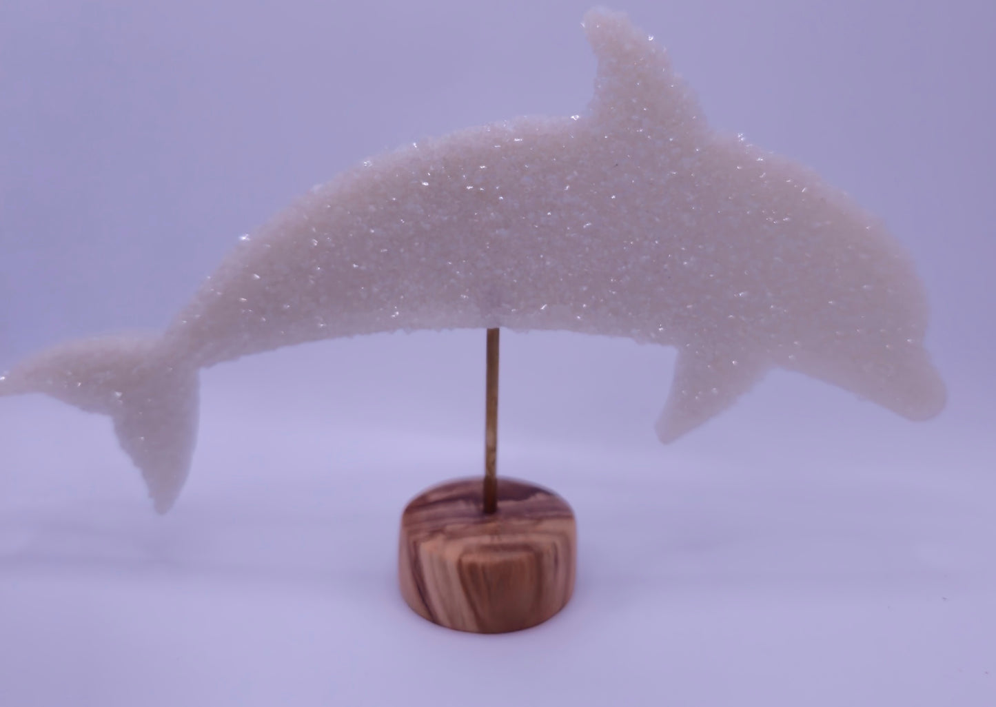 Dauphin effet diamant blanc avec socle bois
