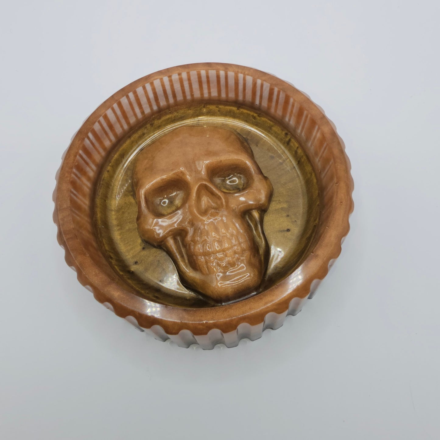 Cendrier skull métallisé en résine epoxy