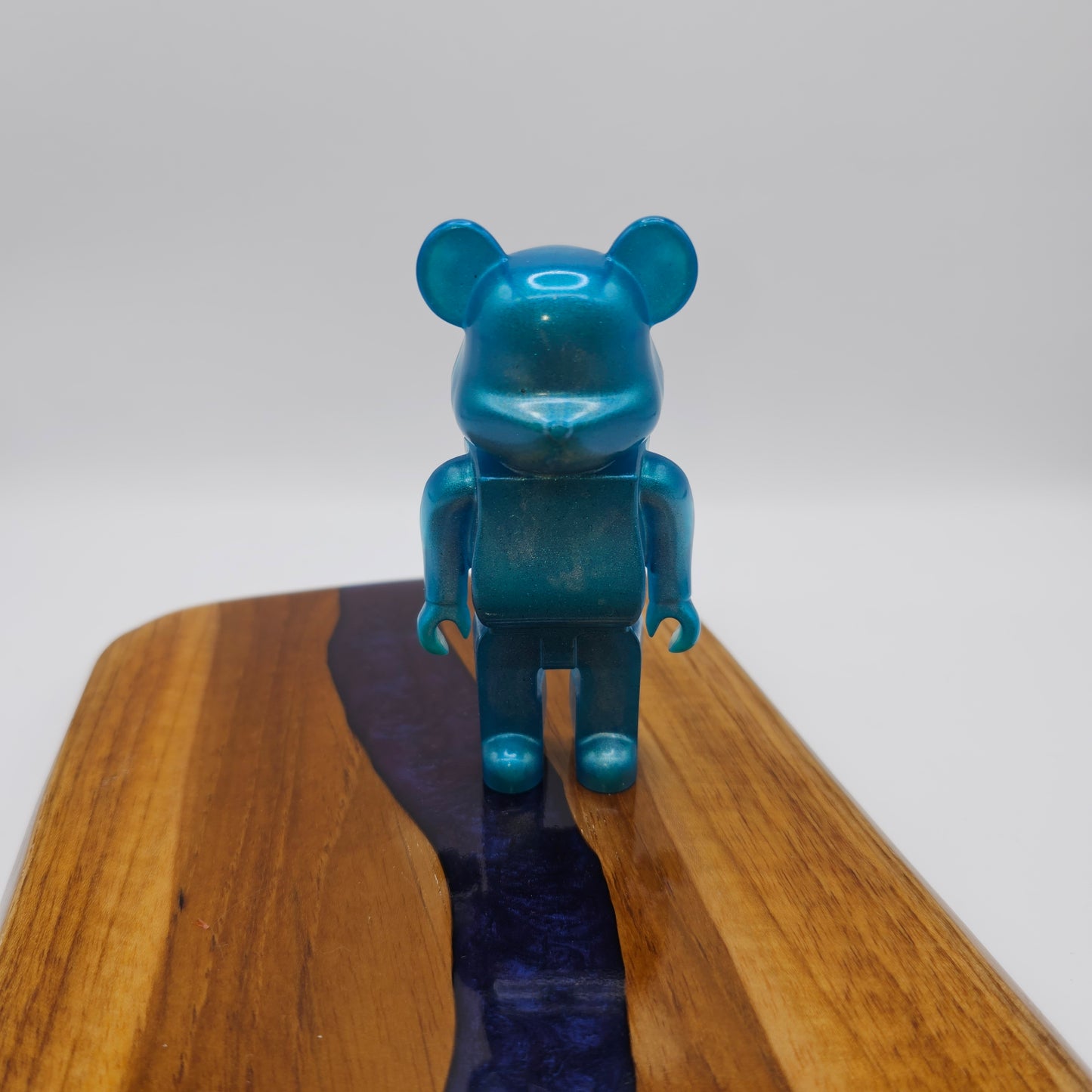 Mini ours design bleu métallisé en résine epoxy