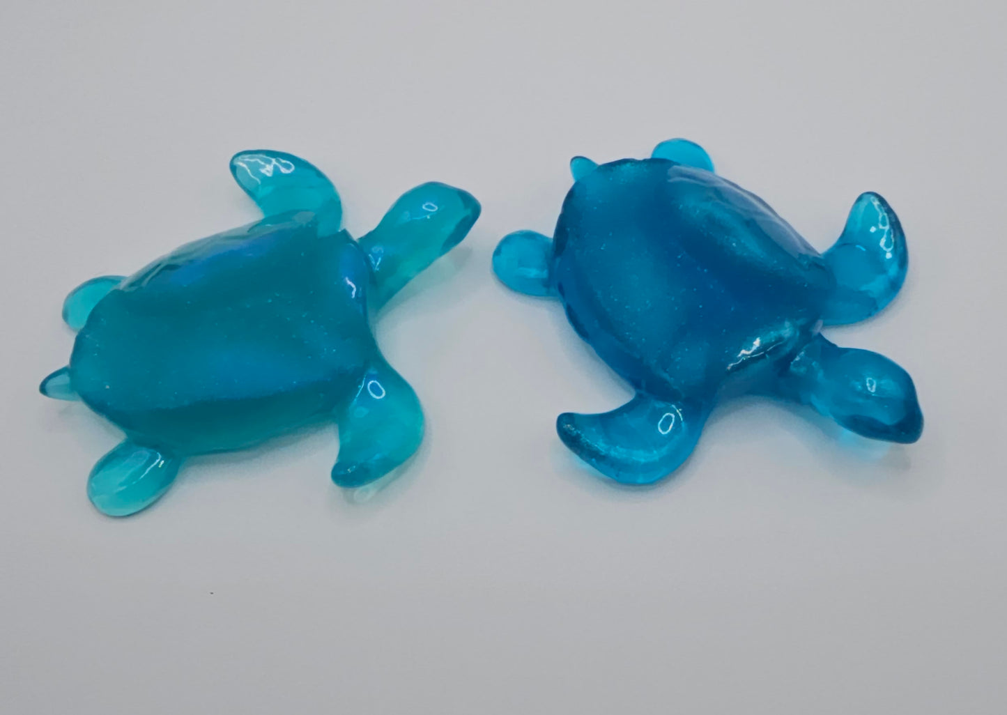 Tortue marine en résine epoxy avec effet sable