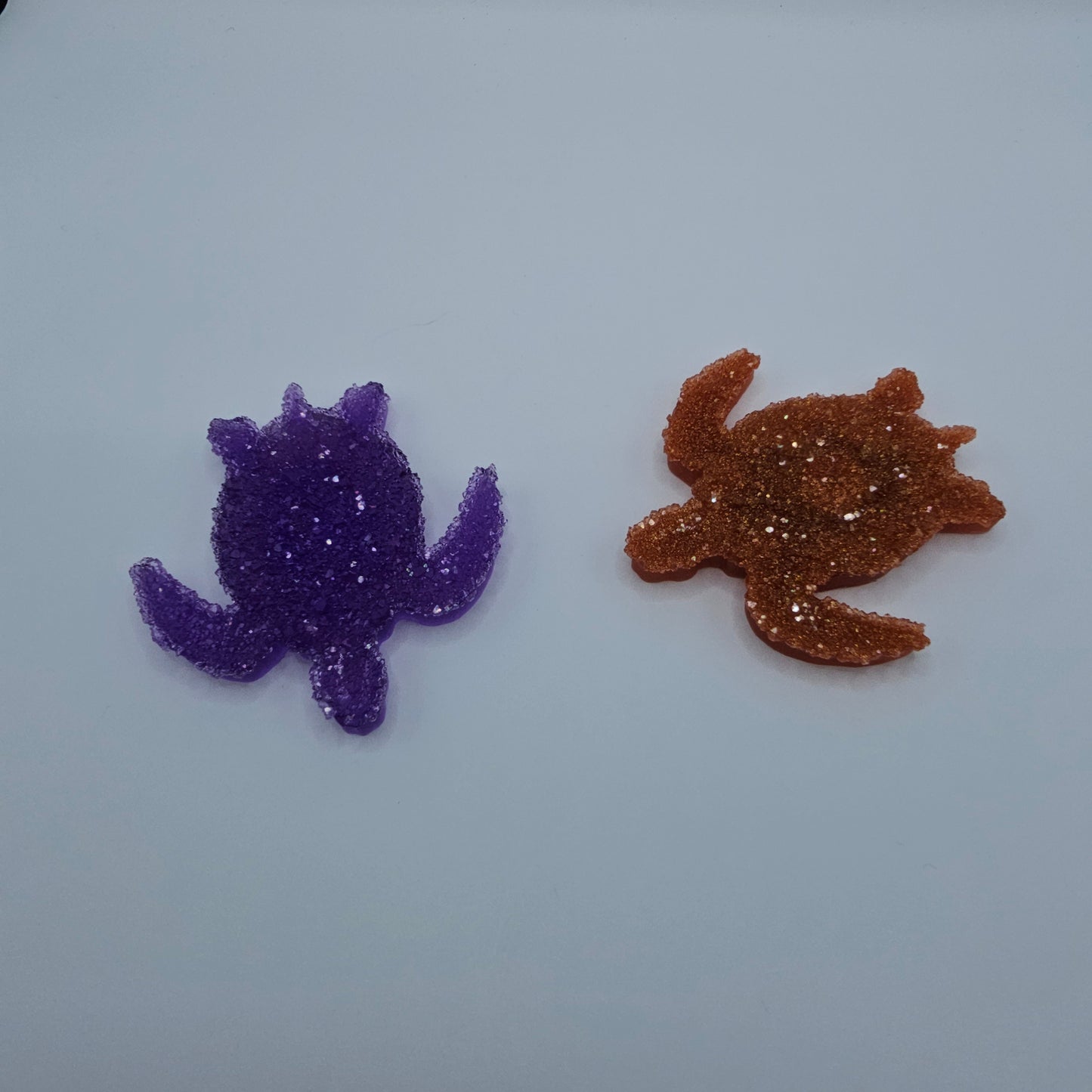 mini tortue en résine epoxy effet diamant