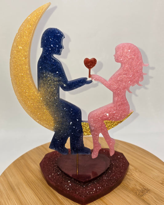 Couple amoureux sur la lune