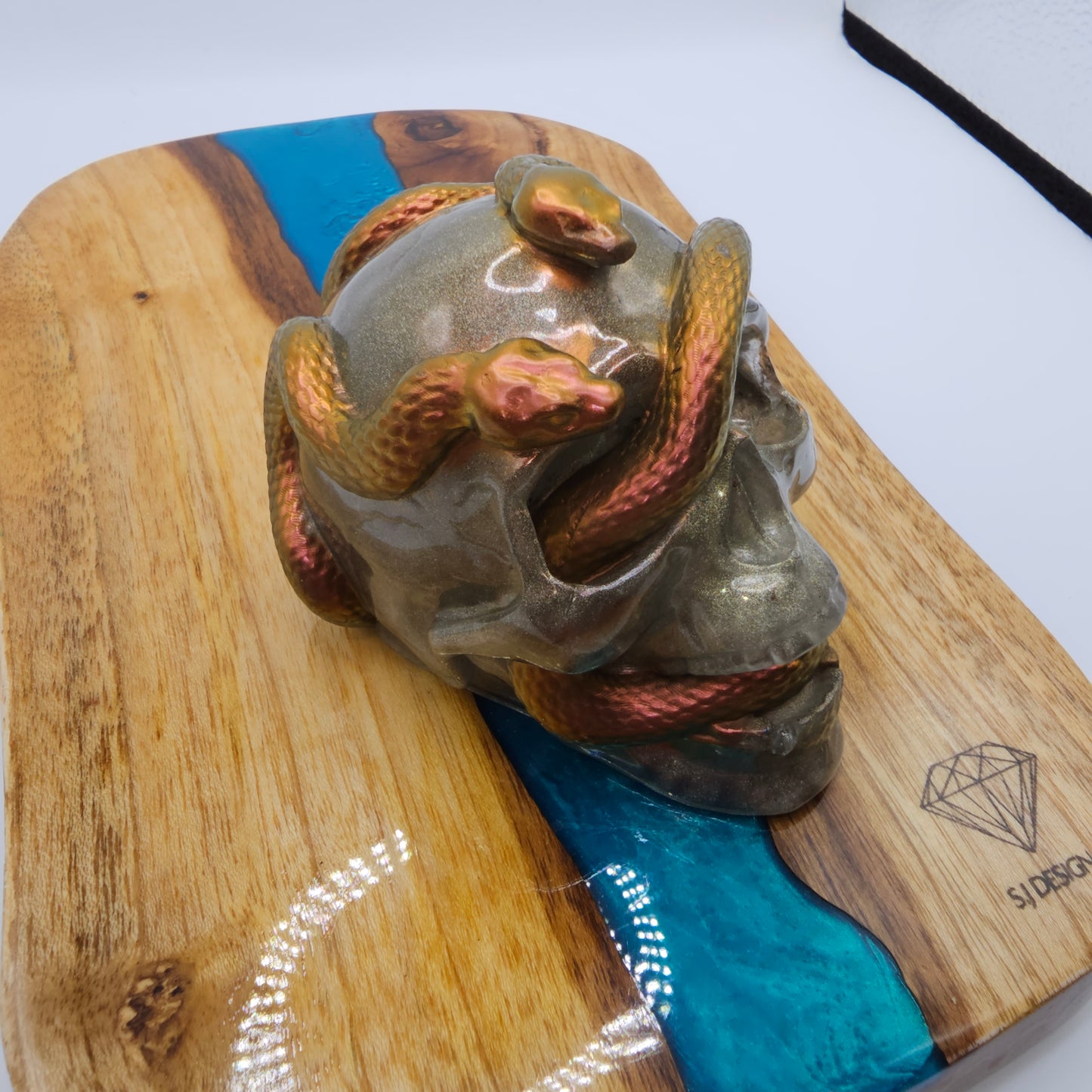 Crâne/skull avec serpents en résine epoxy