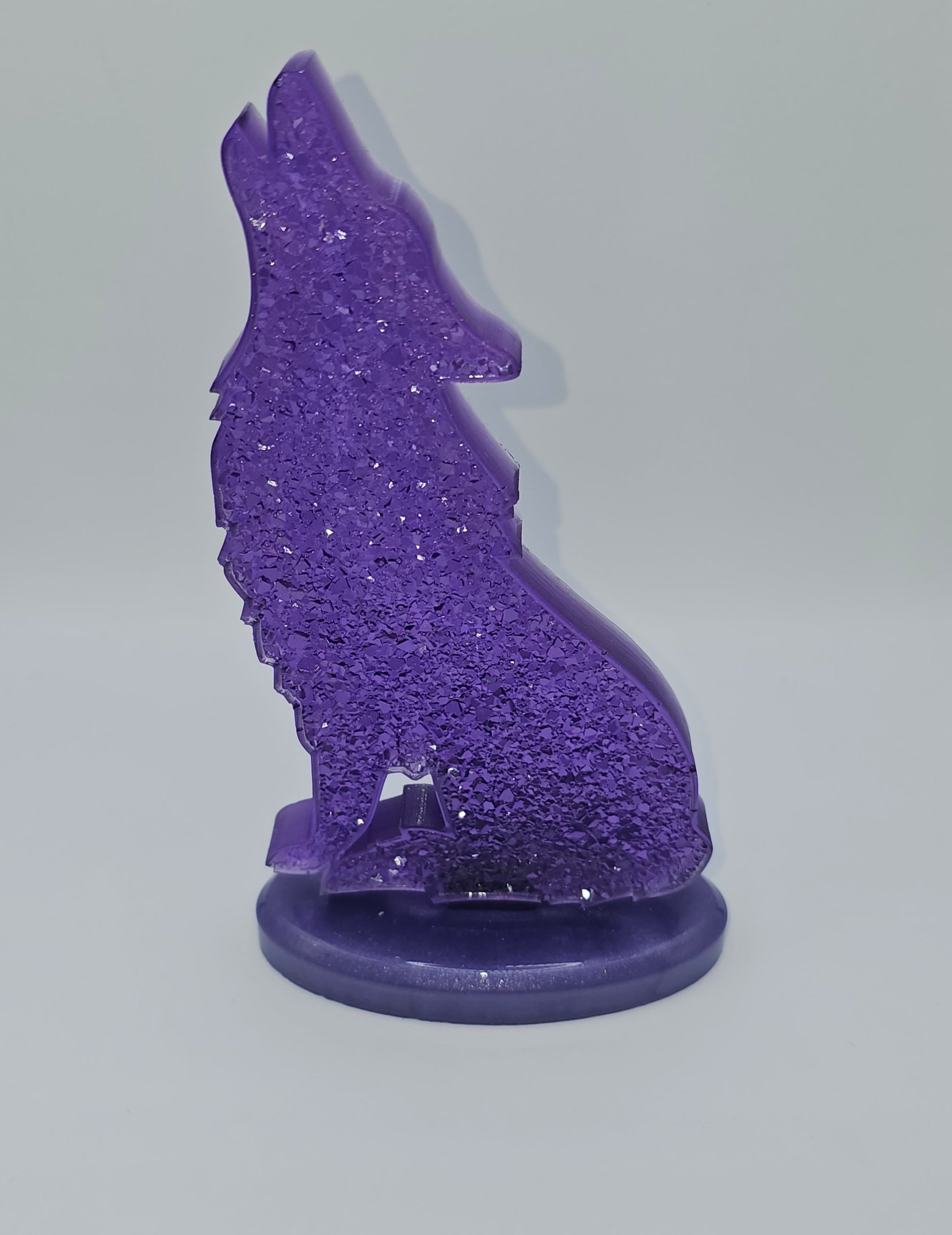 Loup effet cristaux violet en résine époxy